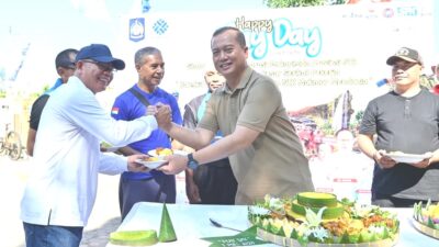 Tak hanya buruh, Miq Iqbal juga mengajak para pengusaha untuk ikut aktif dalam proses pembangunan daerah