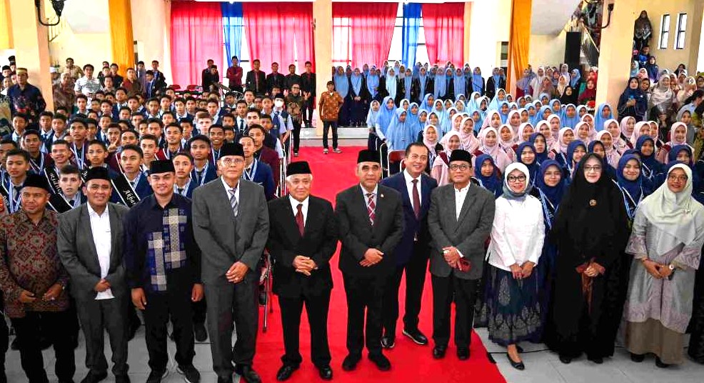 Kunjungan ini dalam rangka menghadiri prosesi wisuda santri/santriwati angkatan ke-VII jenjang SMP dan angkatan ke-VI jenjang SMA