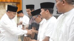 Lalu Gita Ariadi, melakukan pelepasan keberangkatan jemaah calon haji lingkup Aparatur Sipil Negara (ASN) Pemprov NTB