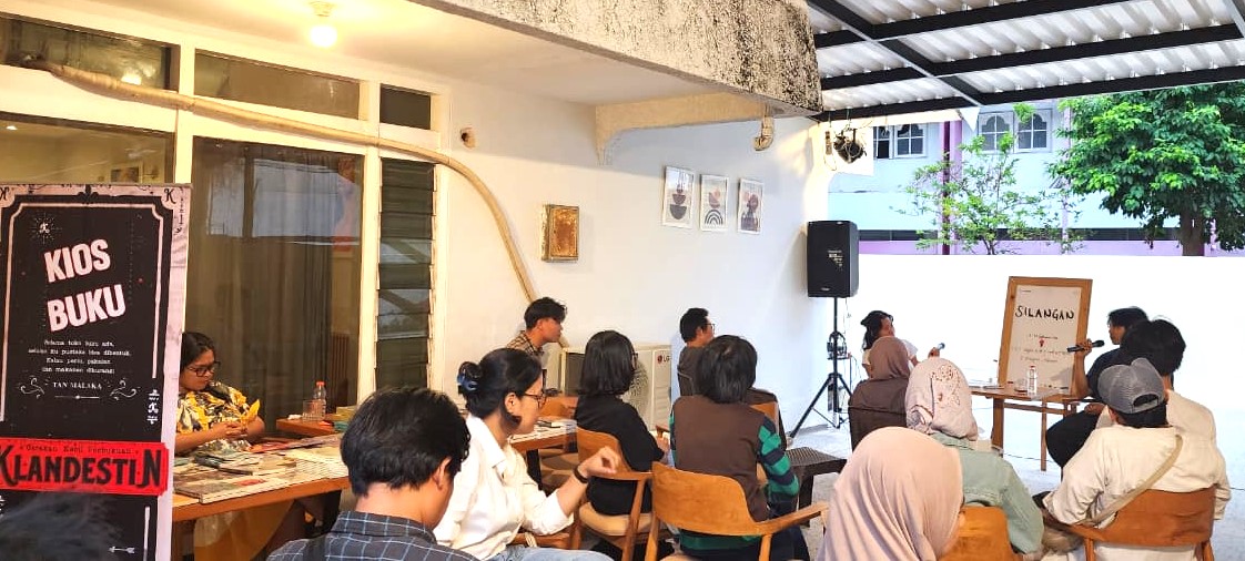 Proses kreatif Whyper tidak berhenti pada kolase saja
