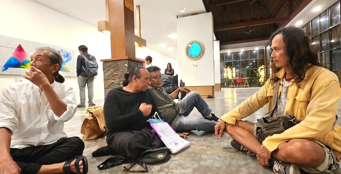 Mantra Ardhana bersama perupa dalam pameran solo visual art