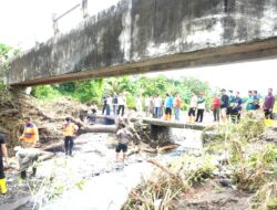 Di sela peninjauan banjir di Obel-obel, Miq Iqbal menerima laporan darurat dari perwakilan warga Desa Madayin yang datang langsung ke lokasi.