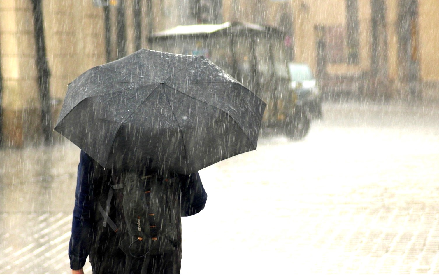 Masyarakat diminta adanya hujan lebat disertai petir