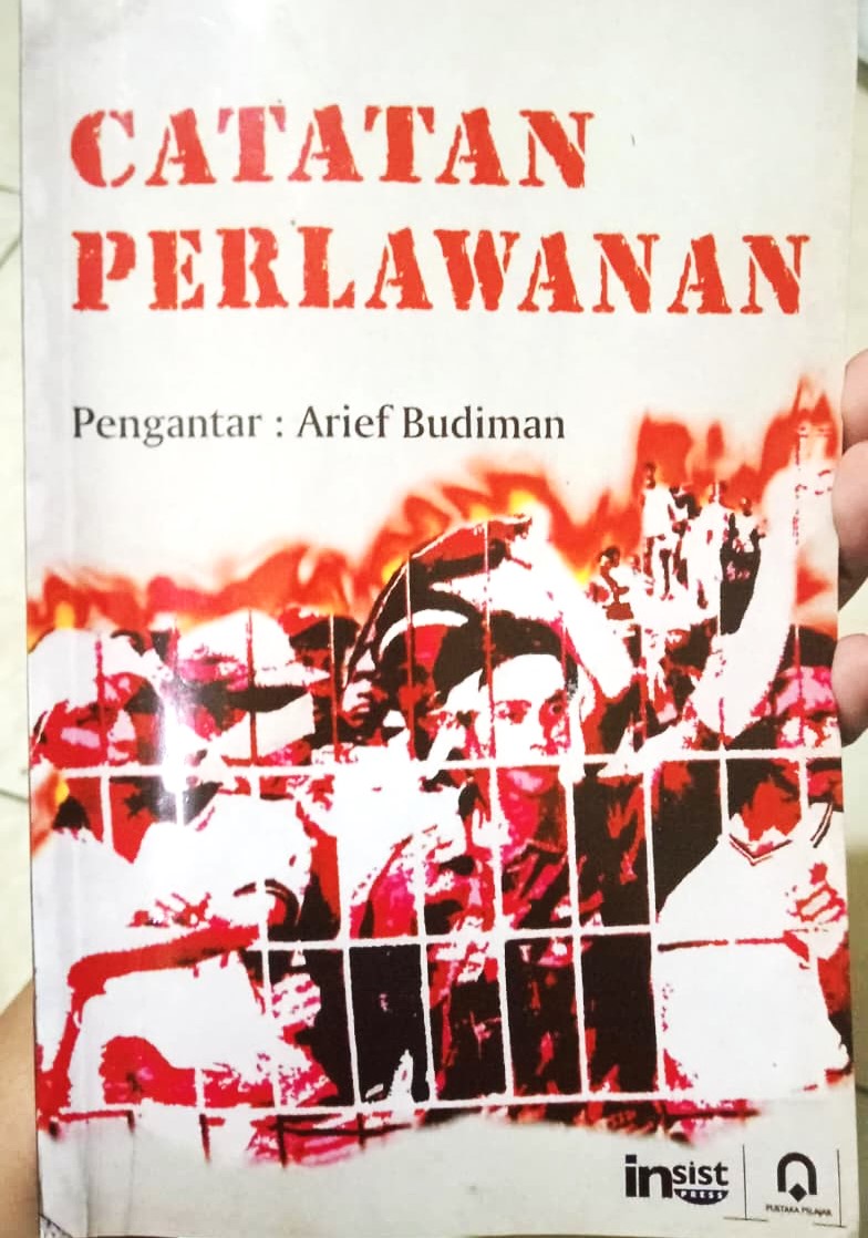 Tulisan-tulisannya dalam Catatan Perlawanan ini justru sering berbisik