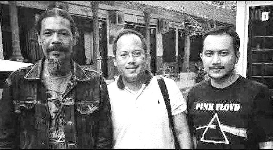 puisi terkadang menemukan kehidupan keduanya, bukan lagi di halaman buku, melainkan di dalam nada