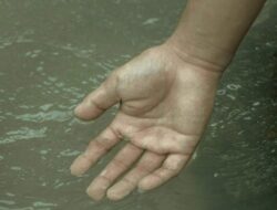 Balita 4 Tahun Hilang Terseret Arus Sungai di Bima