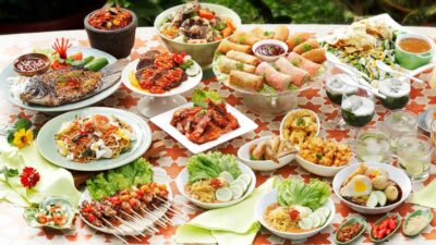 Serunya buka puasa bersama bareng teman atau keluarga kadang bikin kita lupa diri