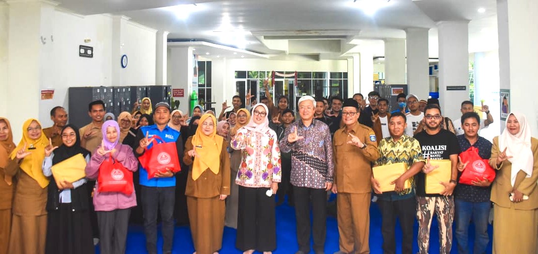 ​Bunda Literasi NTB, Sinta Agathia M Iqbal, mengapresiasi kehadiran Konjen RRT sebagai bentuk dukungan moral bagi para relawan