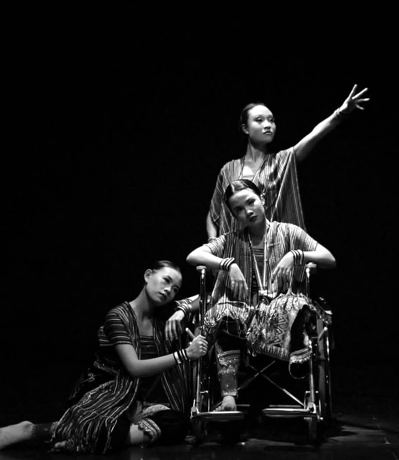 Lalu Suryadi Mulawarman, SSn. MM merupakan satu-satu seniman yang diakui sebagai Maestro tari dari Lombok