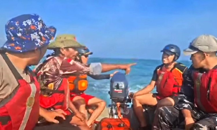 Kapal yang ditumpanginya terbalik dihantam gelombang di Perairan Kaliantan, Kabupaten Lombok Timur