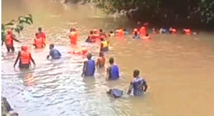 Lokasi penemuan balita yang terseret arus sungai itu berjarak kurang lebih 6 kilometer dari lokasi kejadian awal