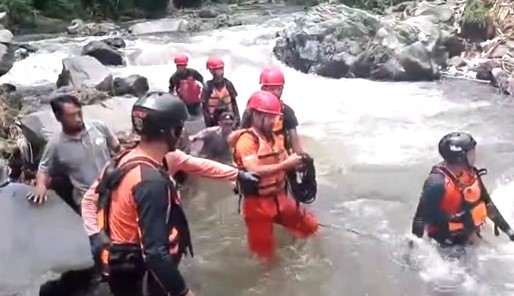 Pencarian balita yang hilang itu, operasi SAR ini melibatkan Tim Rescue Kantor SAR Mataram, Pos SAR Kayangan, Polsek Sembalun, SAR Unit Lombok Timur