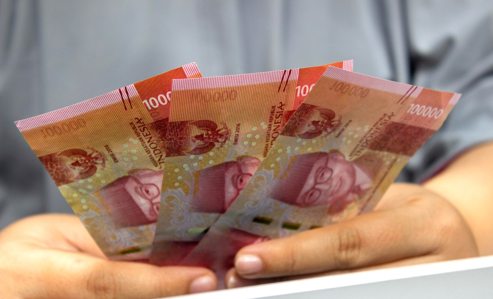 Dana untuk membayar gaji guru non-ASN atau guru honorer yang belum memiliki sertifikasi, mulai cair