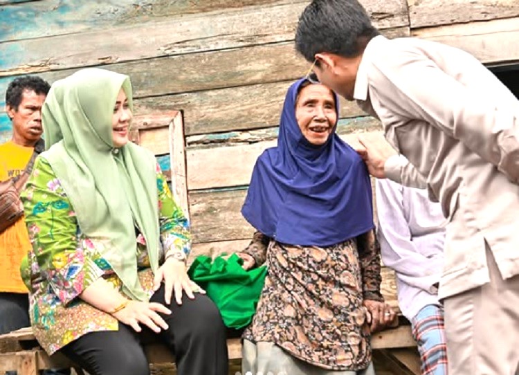 Ummi Dinda kunkungi Dompu melihat keluarga miskin ekstrem