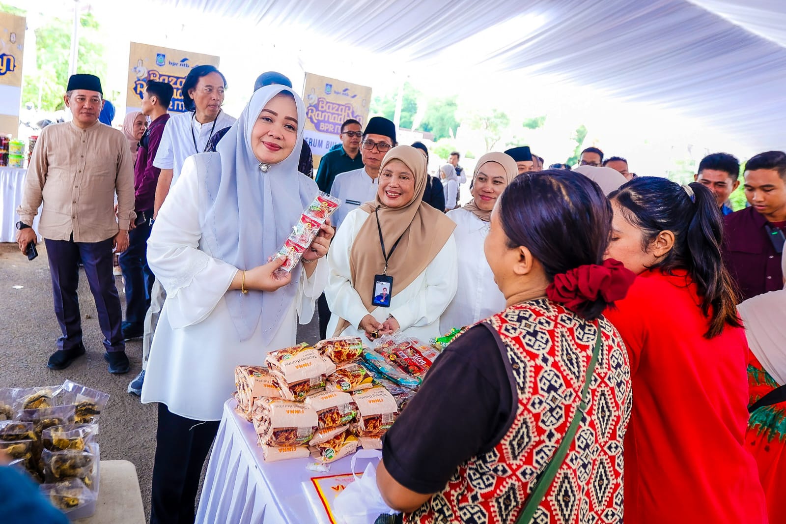 Wagub NTB juga mengapresiasi inisiatif sosial yang dilakukan oleh lembaga perbankan